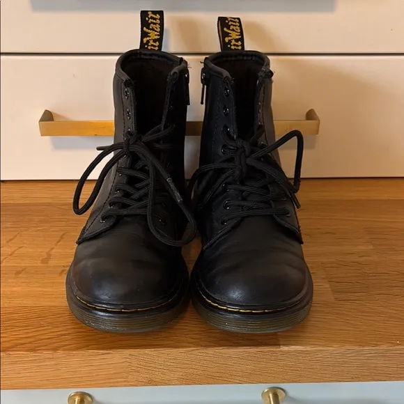 ❤️- Dr. Martens Black Leather Boots