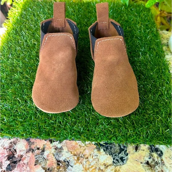 - NEW | Freshly Picked Baby/Toddler SuedeChelsea Boots size 4