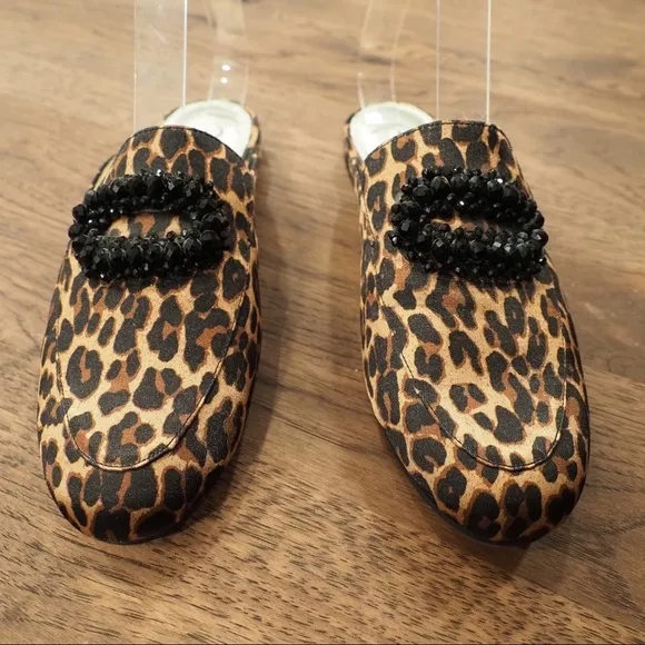 Adrianna Papell sz 7 leopard print mule flats w/ buckle of beads