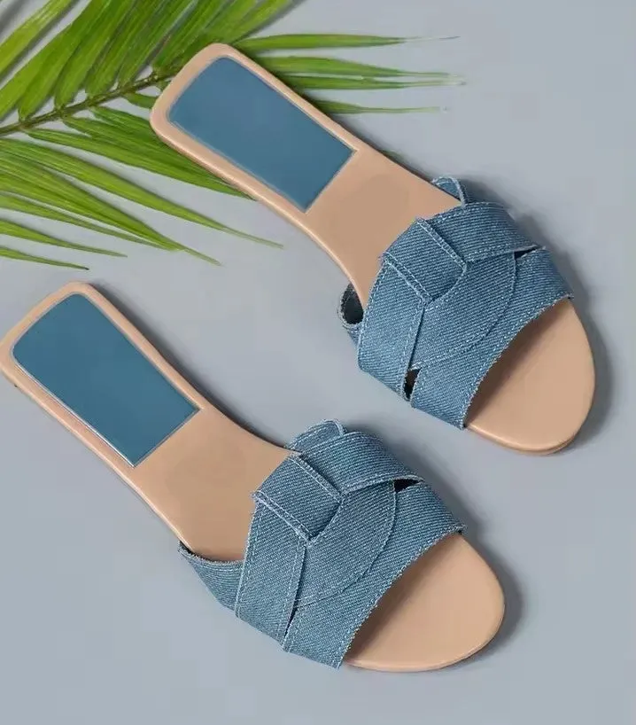 Alba Crest Flat Buckle Sandals