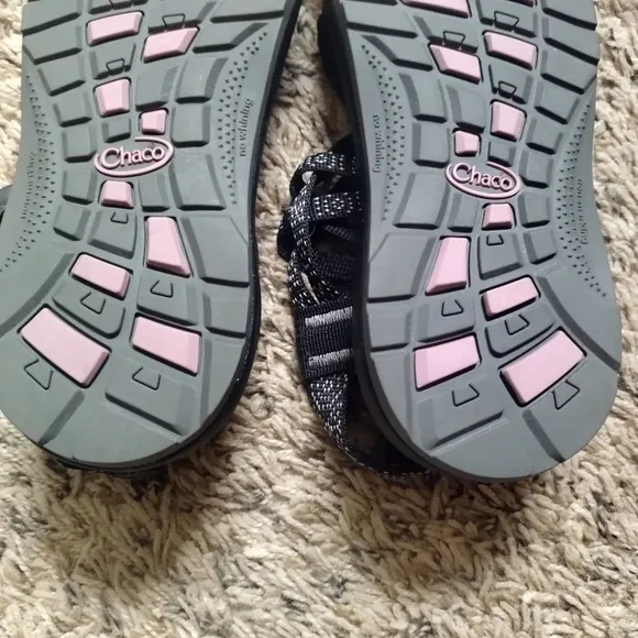 Chaco strappy adjustable black white kids sandals sz 13