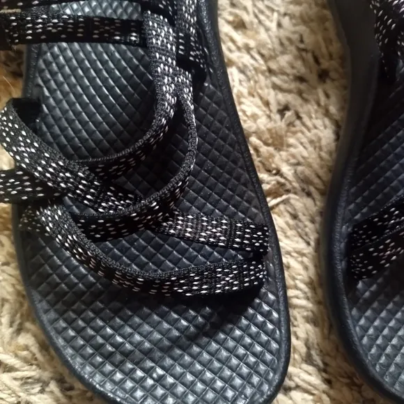Chaco strappy adjustable black white kids sandals sz 13