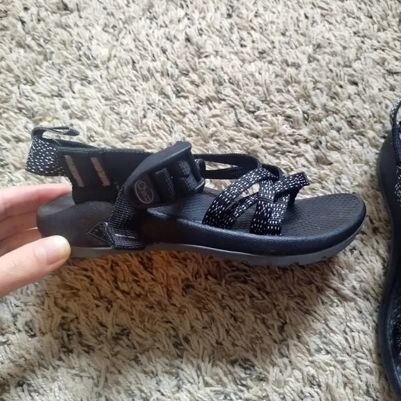 Chaco strappy adjustable black white kids sandals sz 13