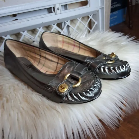 Coach pewter leather kisslock flats 7.5
