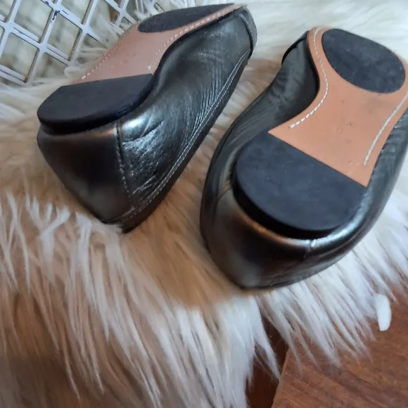 Coach pewter leather kisslock flats 7.5
