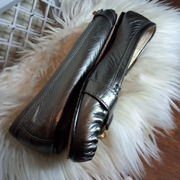 Coach pewter leather kisslock flats 7.5