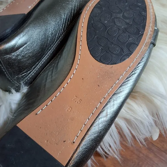 Coach pewter leather kisslock flats 7.5