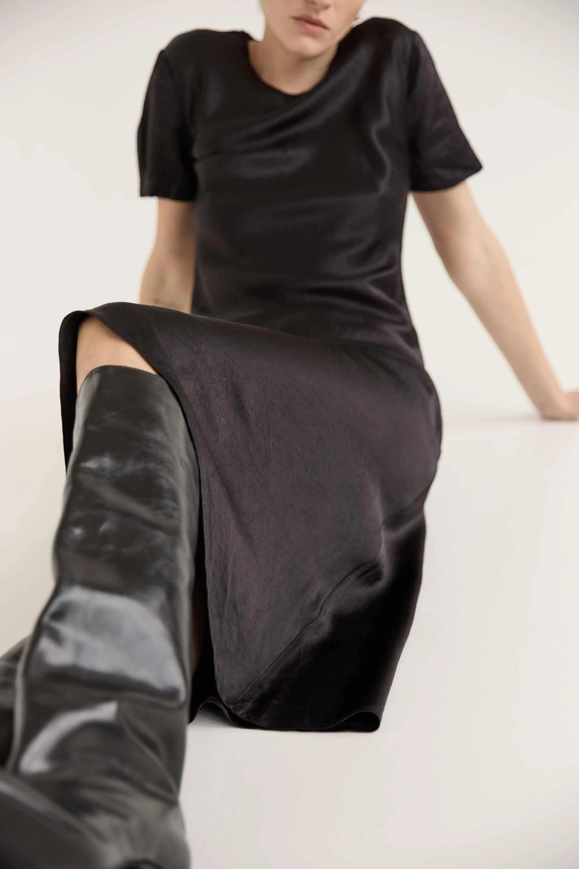CRUSH BIAS TEE MIDI DRESS | BLACK