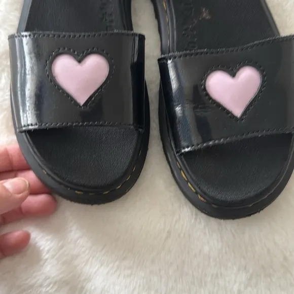 Dr. martens JUNIOR MARLOWE SHIMMER black HEART STRAP SANDALS size 4/5