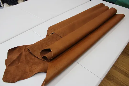 Honey Brown Floater Leather Hide  - Thickness: 1.6-1.8 mm/ 4 - 4.5oz / Size 18 SqFt - Honey Cowhide