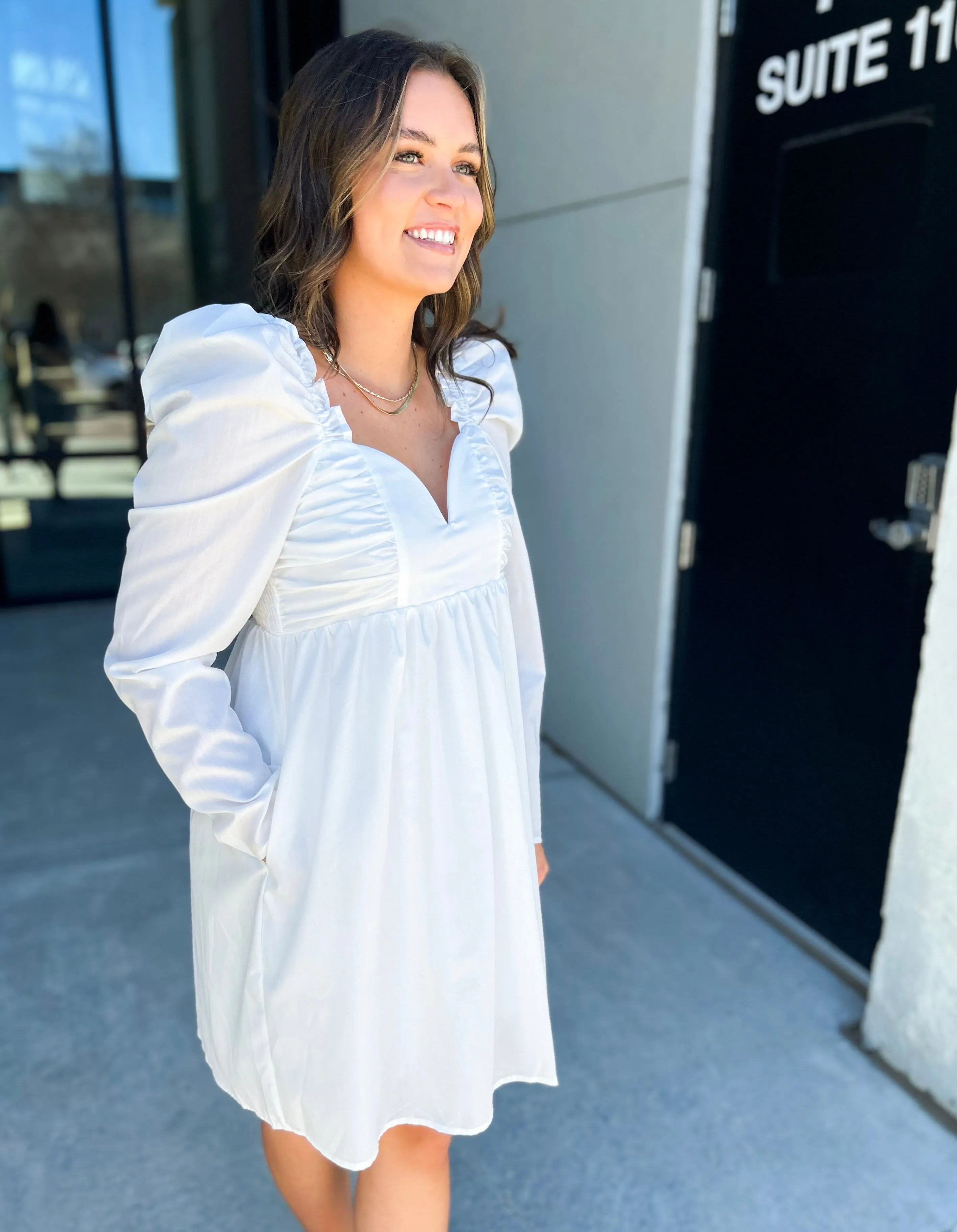 Keely Sweetheart Puff Shoulder Dress (White)