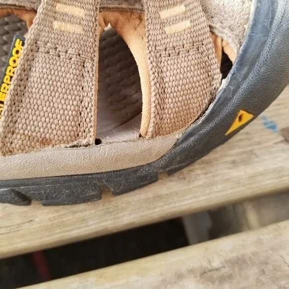 Keen Newport H2 Leather and Polyester Webbed Water Hiking Sandals 8