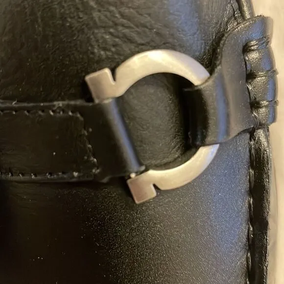 PLINER JRS BLACK LEANED LOAFERS.  HORSESHOE BUCKLE.  NEW IN BOX