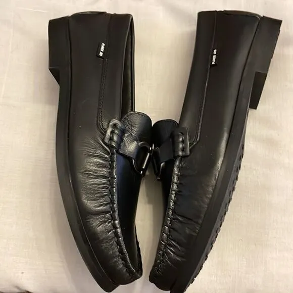 PLINER JRS BLACK LEANED LOAFERS.  HORSESHOE BUCKLE.  NEW IN BOX