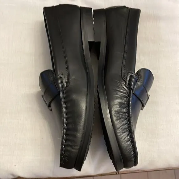 PLINER JRS BLACK LEANED LOAFERS.  HORSESHOE BUCKLE.  NEW IN BOX