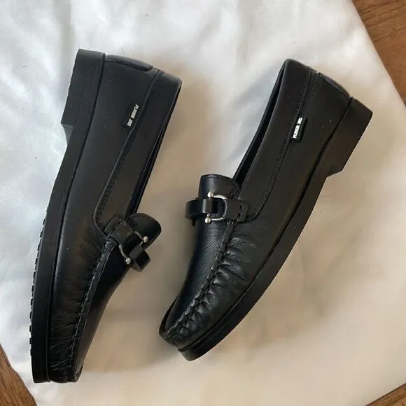 PLINER JRS BLACK LEATHER LOAFERS.  METAL/LEATHER BUCKLE DETAILS.  NEW IN…