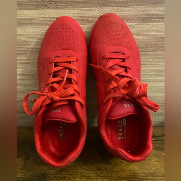 Skechers Street Los Angeles Women’s Red Sneakers Air Cooled Memory Foam Red 9.5