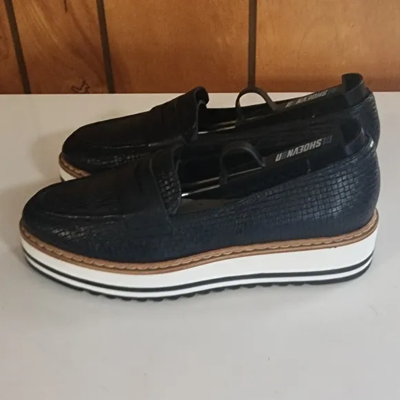 SUMMIT By WHITE MOUNTAIN Black  Platform Leather Loafers Sz. 8
