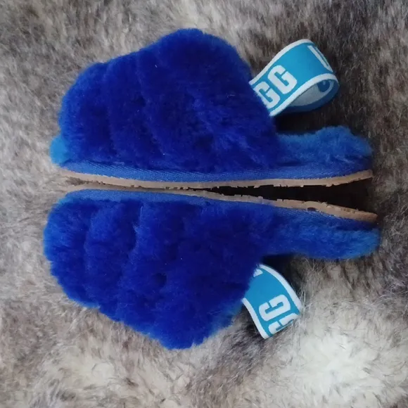 UGG SANDALS