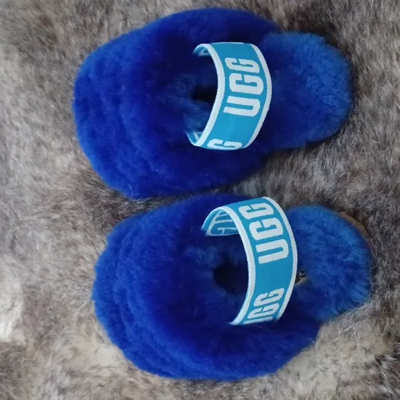 UGG SANDALS