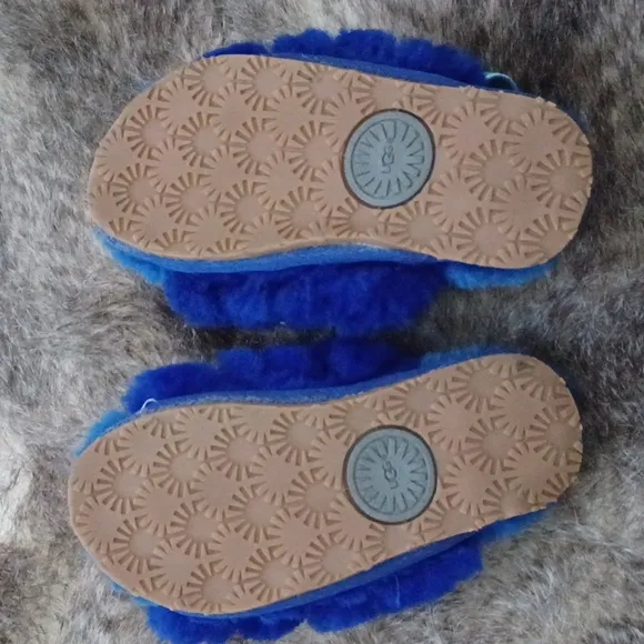 UGG SANDALS